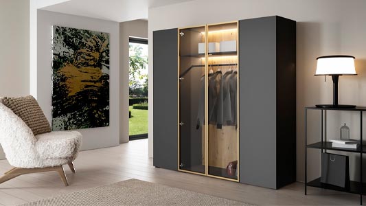 Anthrazit, Smaragdgrün oder Kobaltblau? Trendfarben bei Möbeln und Inneneinrichtung.