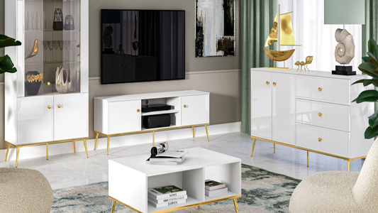 Goldene Akzente in Innenräumen – wie gestaltet man einen Raum im glamourösen Stil?